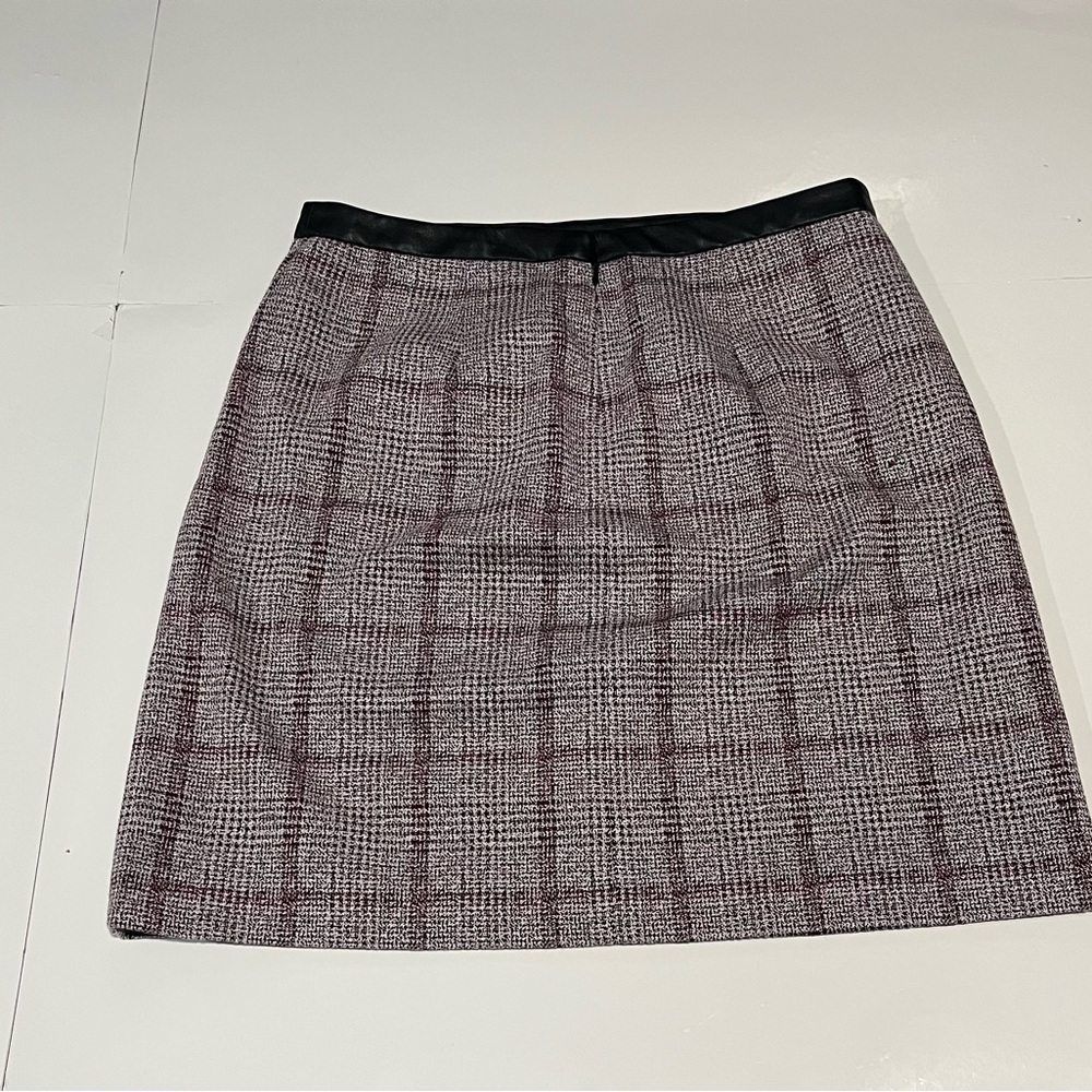 Ann Taylor Petite Skirt Womens Size 10P Red Faux Leather Trimmed Straight - Picture 6 of 8